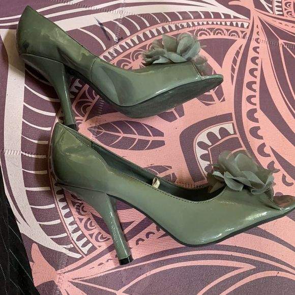 Gray open toe high heels with flower and gem - Picture 5 of 6